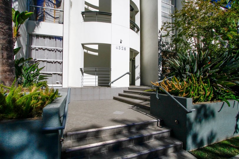 The entrance into 4326 Babcock Ave in Studio City