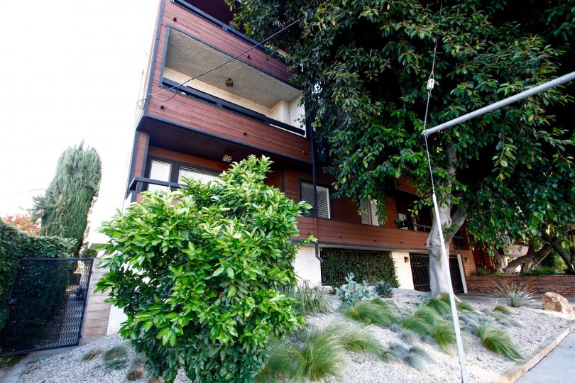 The balconies seen at 4425 Whitsett Ave in Studio City