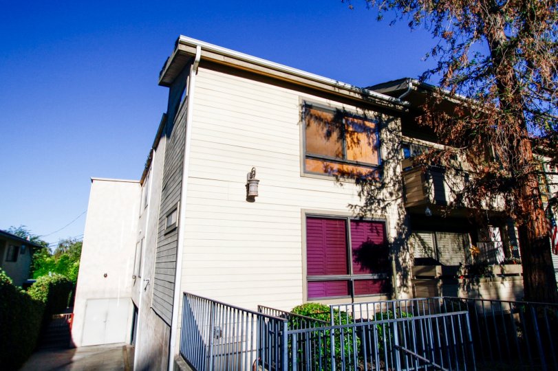 The windows seen at 4500 Whitsett Ave in Studio City