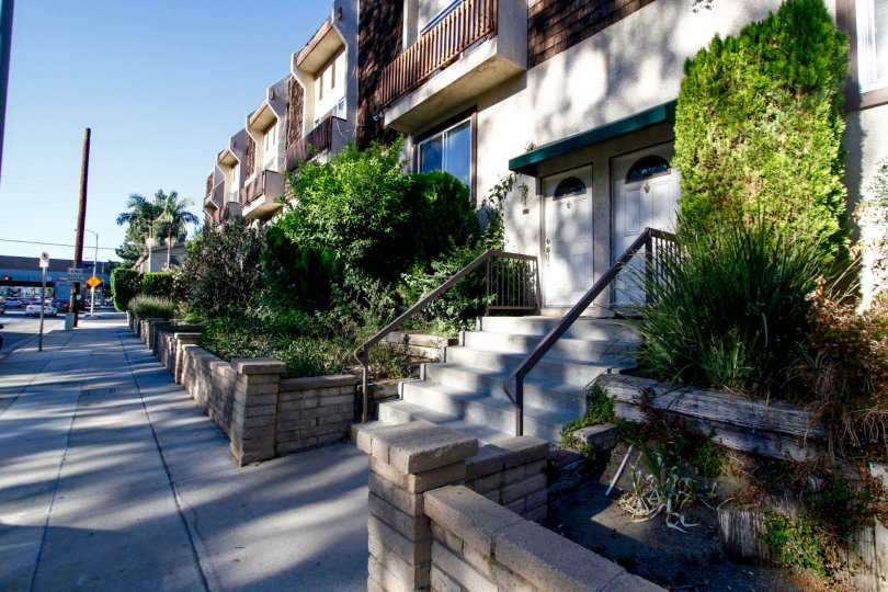 The entrance into 4660 Coldwater Canyon Ave