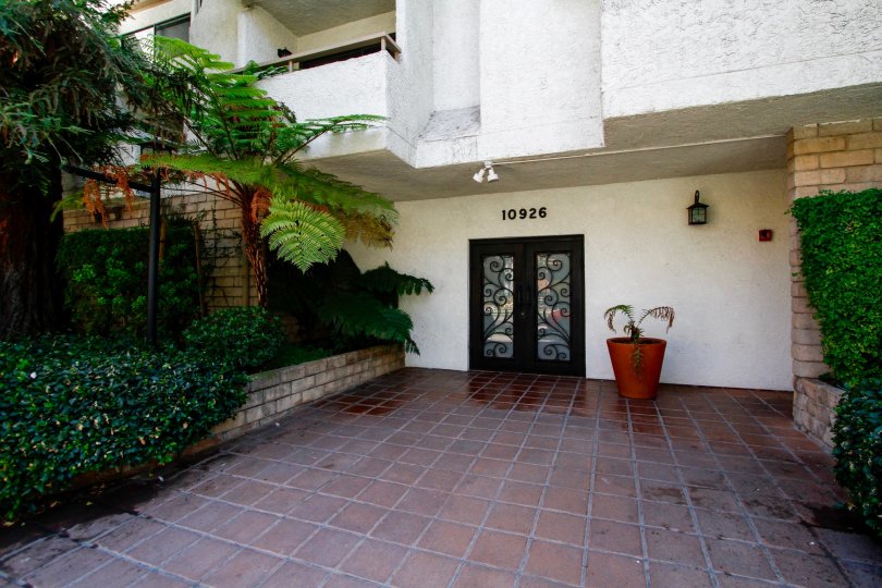 The entrance into Bluffside Court in Studio City