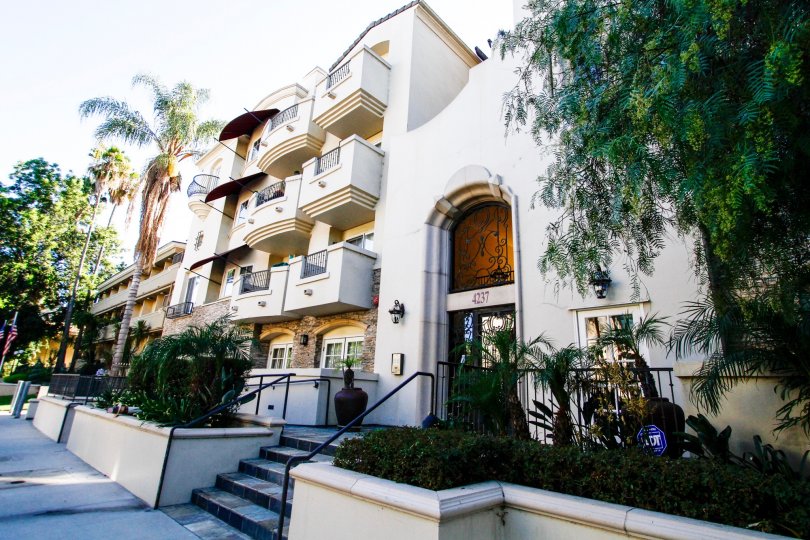 The entryway up to the Villa Cortina in Studio City
