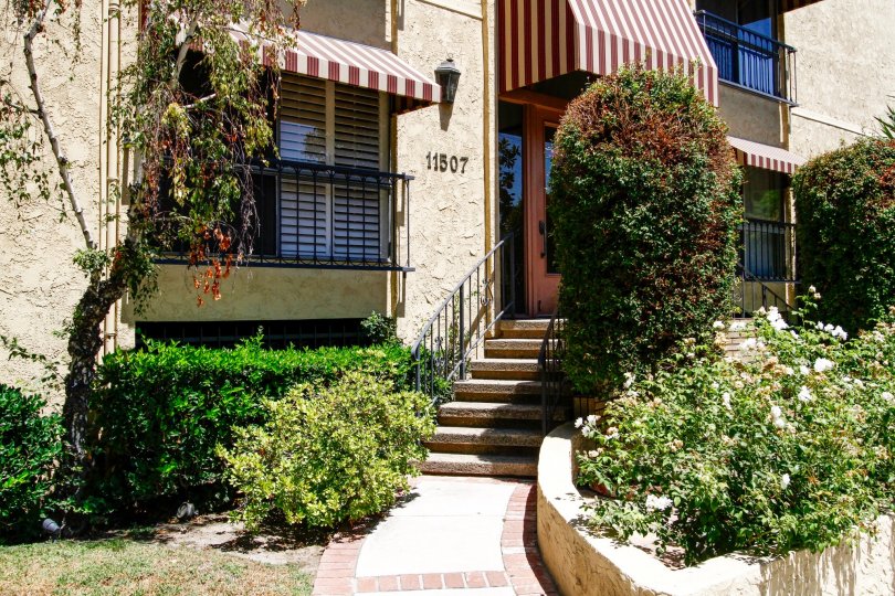 The sidewalk up to the entrance of Villa Franche