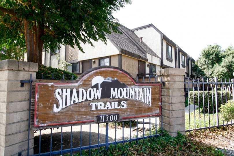 The sign welcoming you into Shadow Mountain Trail in Sylmar California