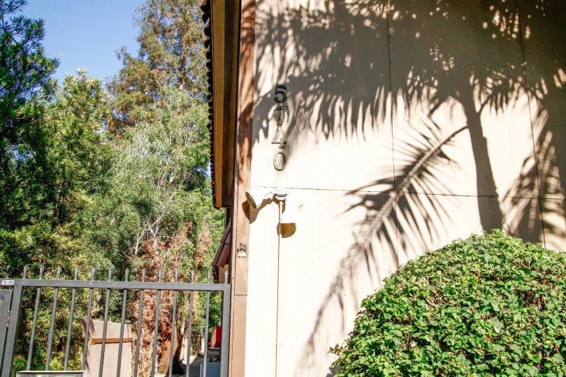 The building at 5740 Etiwanda Ave