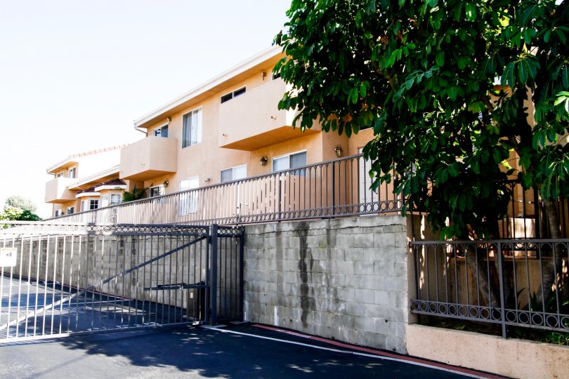 The building at 5930 Etiwanda Ave in CA California