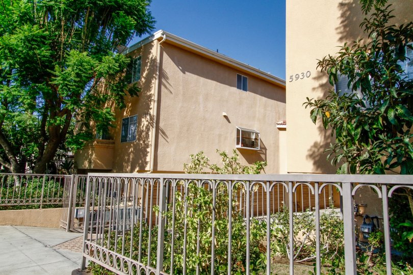 The fence around 5930 Etiwanda Ave