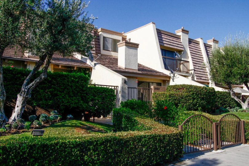 The Tarzana Villas North building in CA California