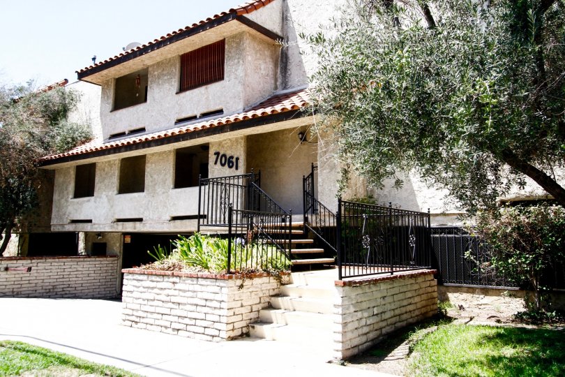 The entryway up to 7061 Kester Ave in Van Nuys