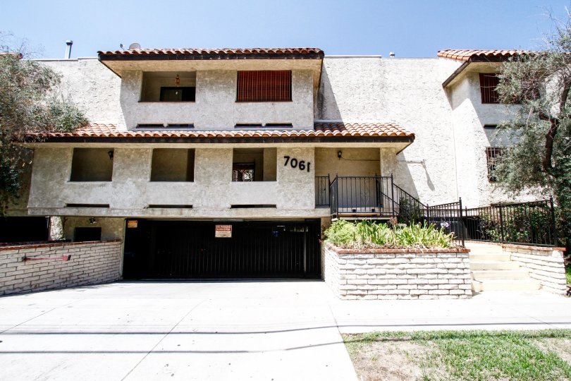 The building at 7061 Kester Ave in Van Nuys