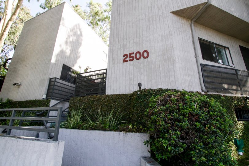 The building numbers at 2500 Abbot Kinney in Venice