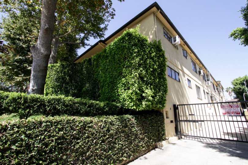 The building at 1318 N Crescent Heights