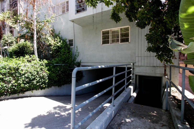 The parking at 914 Kings in West Hollywood