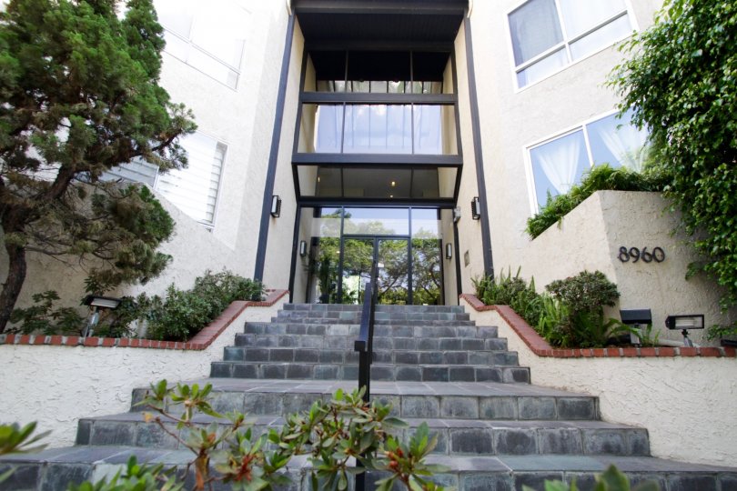 The stairs to the entrance of Beverly Regent