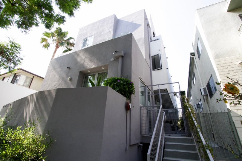 The entrance into Norton Court in West Hollywood
