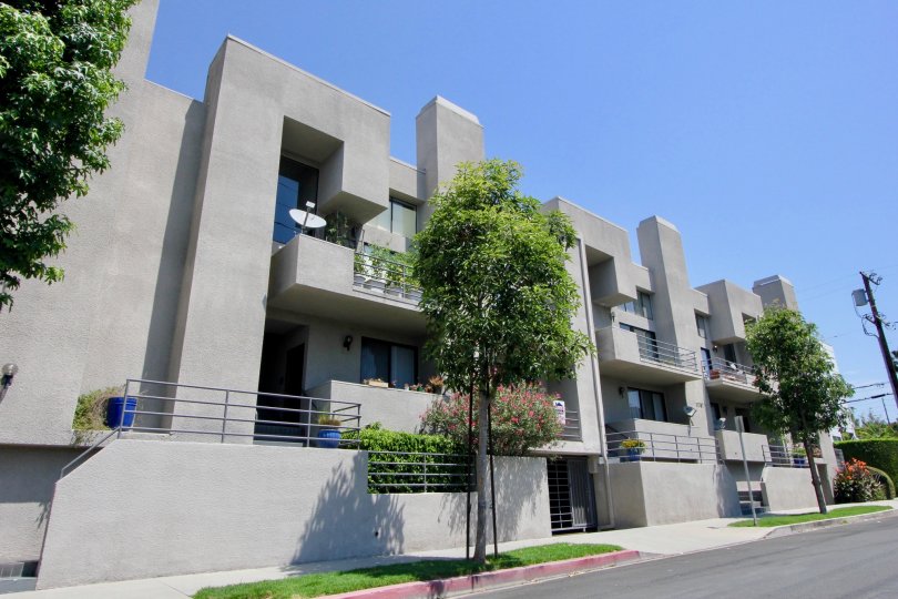 clean street and awesome architectural masterpiece of 11767 Iowa, West La, California
