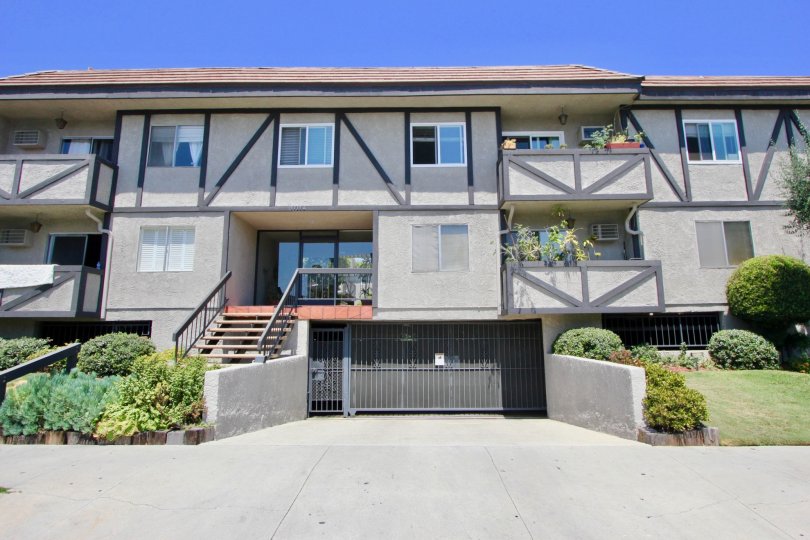 Front view of the amazing Pelham Terrace with her surrounding greenery, West La, California