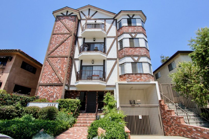 extremely detailed view of the exteriors of Amherst Chateau and her surroundings, West La, California