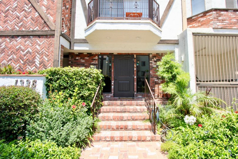 much detailed view of the entrance to Amherst Chateau, West La, california