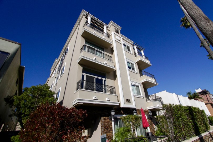 A view of Amherst Villas from the street in West LA