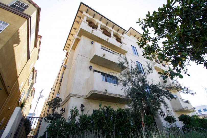 The view of the Armacost Toscana building from a West LA street