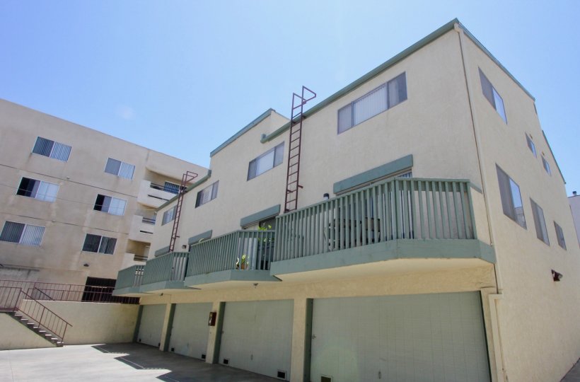 Great walls and neat finish of Butler Townhomes apartments, West La, california