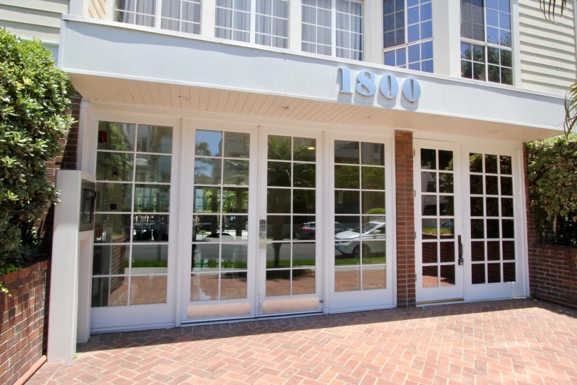 Grand entrance with several windows and a call box allow a safe entrance at 1800