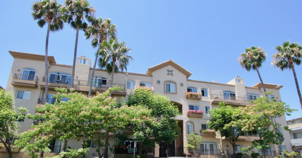 a beautiful home in west la city at california with beautiful architecture