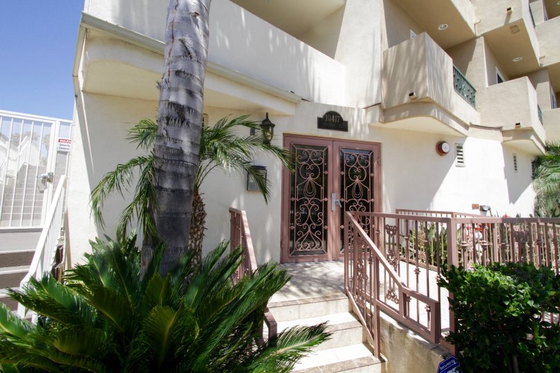 The beautiful entryway into Louisiana Heights entrance