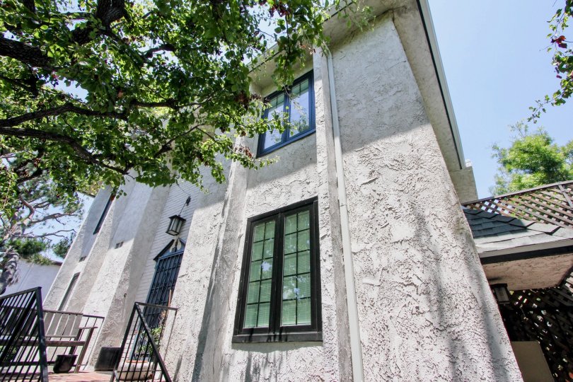 a beautiful home in west la city at california with beautiful architecture
