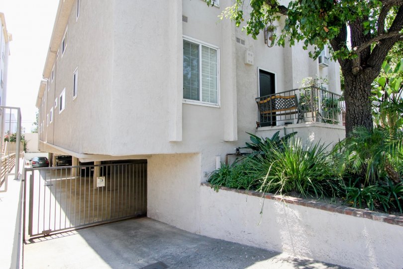 a beautiful home in west la city at california with beautiful architecture