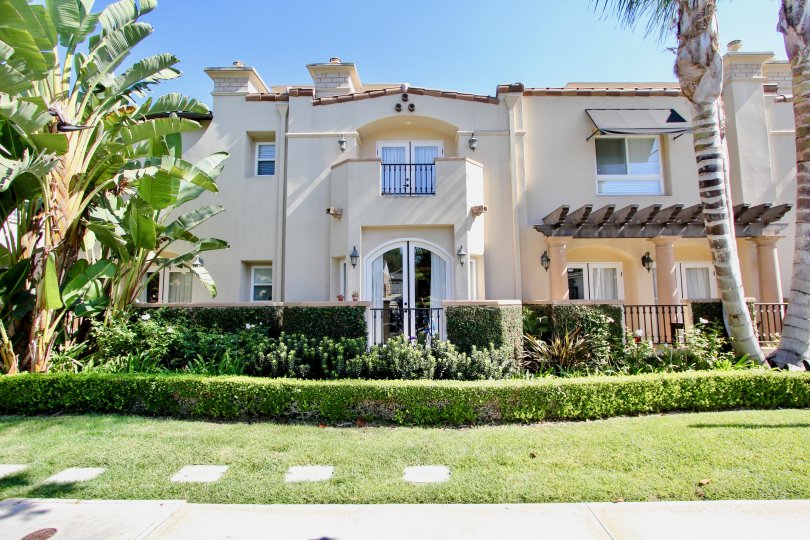 The yard in front of Villas at Kentwood