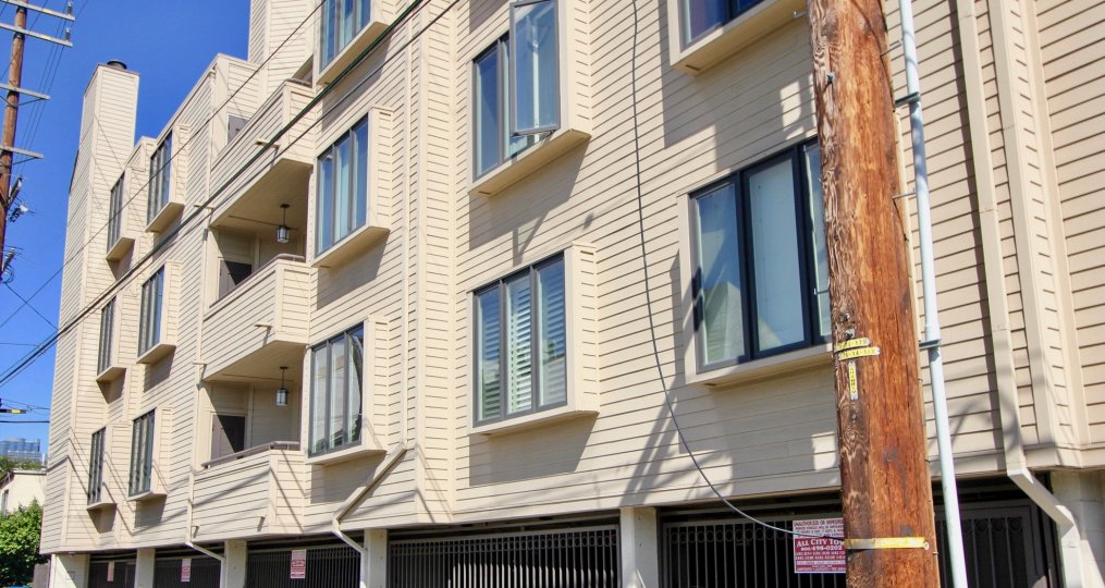 1200 sq ft 1 bedroom 1 1/2 bath condo. Mirage grey hardwood floors in living room, polished concrete in Kitchen and Master Bath, Galaxy Green marble wrap around countertops, stainless steel appliances, recessed lighting everywhere, Masterbath has a 6 jet 