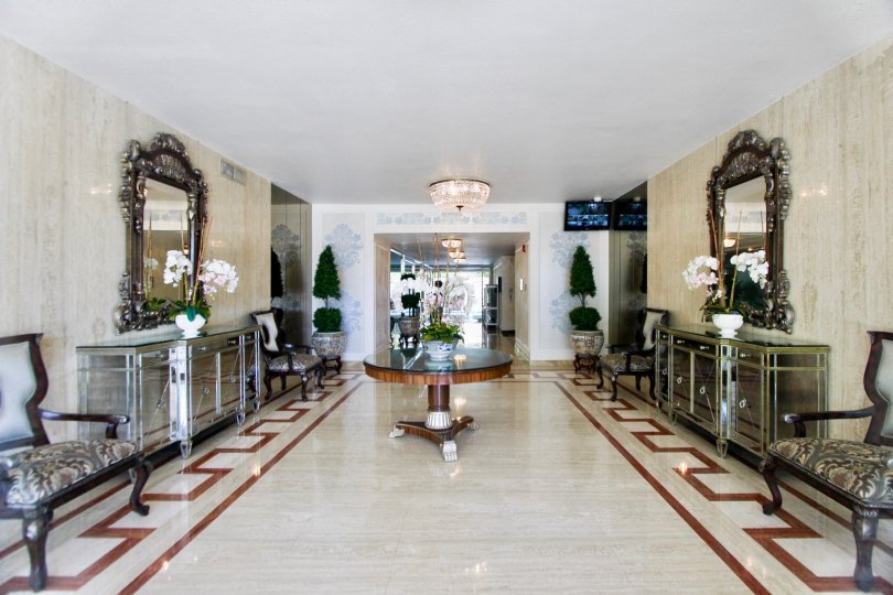 LIve and stay at this big spacious beautiful hotel at ashton Square in Westwood California