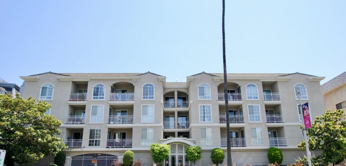 A sunny day the Beverly Landmark I is large building and infrastructure the windows are made up of glass and good ventilation in near garden are present