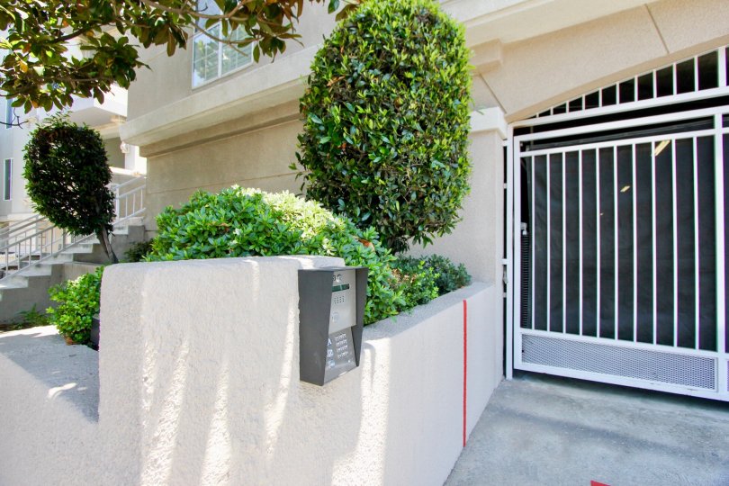 A wall is a structure that defines an area, carries a load, or provides shelter or security. There are many kinds of walls: Defensive walls in fortification Walls in buildings that form a fundamental