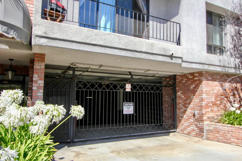 A SUNNY DAY IN THE CENTURY WESTWOOD. THE FRONT VIEW OF THE APARTMENTS IS ECOFRIENDLY
