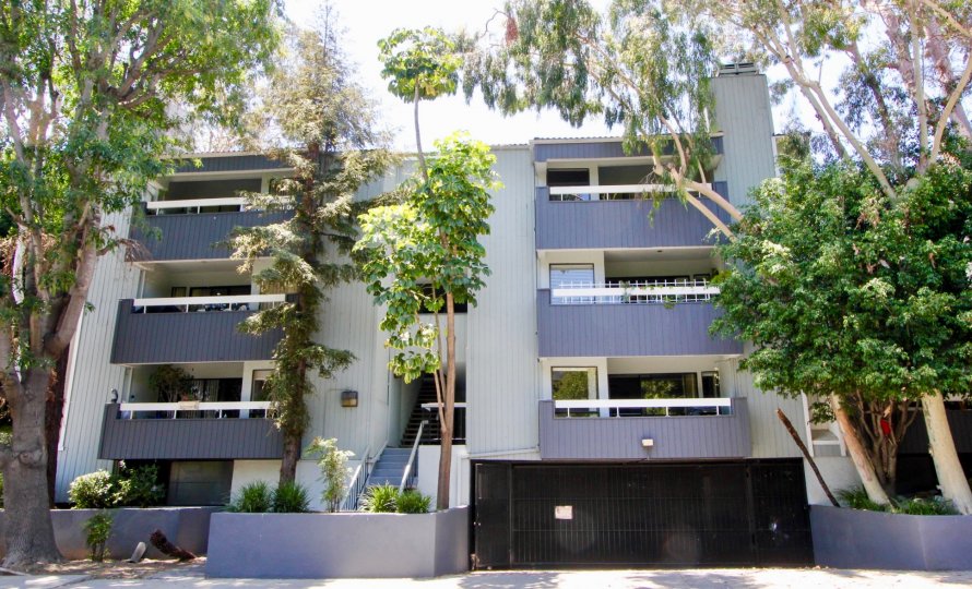 Greencourt West, westwood, California is A sky high beautiful constructed building with lots of greenery and flowers. A bright shiny sunny day enhance its look hundred times more.