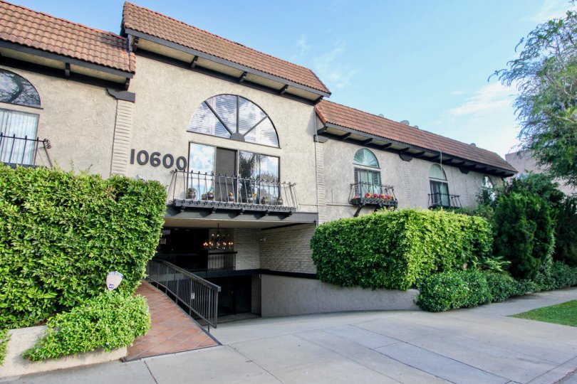 Comfy older style apartment featuring a drive under garage in Westwood California