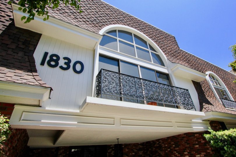 The building in kelton plaza of westwood that has beautiful glass designs.