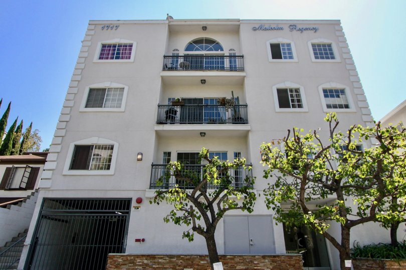 an elegant flat under the blue clear sky in Malcolm regency