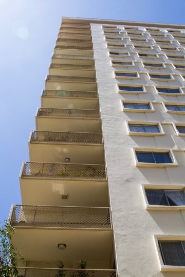 The garage parking for the Wilshire Lencrest