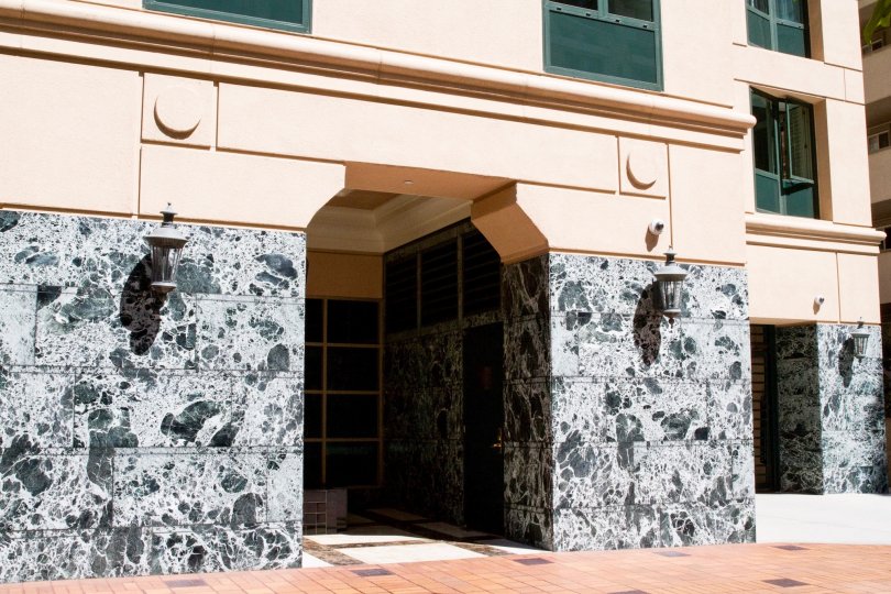 The garage parking for the Wilshire Lencrest