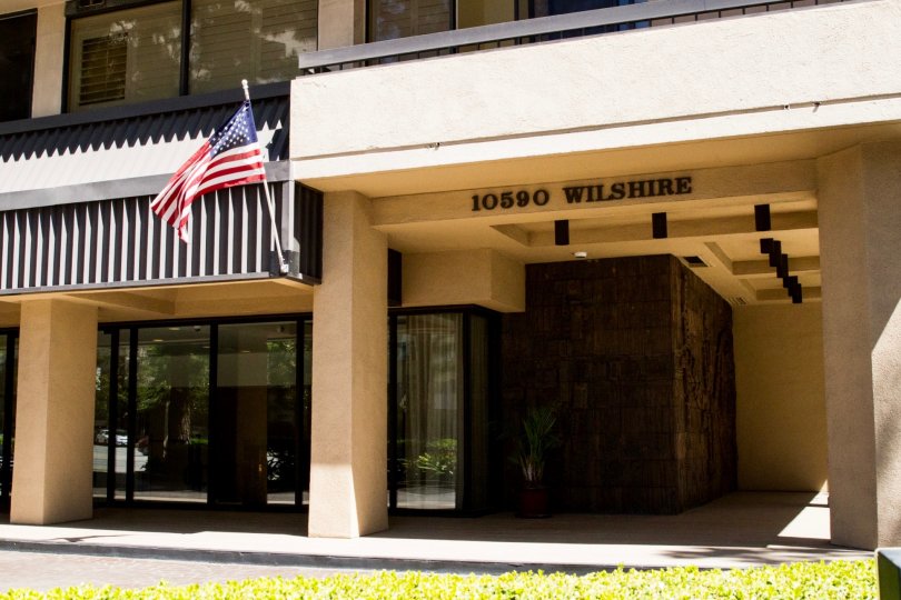 The landscaping at the Wilshire Lencrest in Westwood
