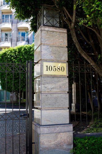 The parking for those at the Wilshire Lencrest