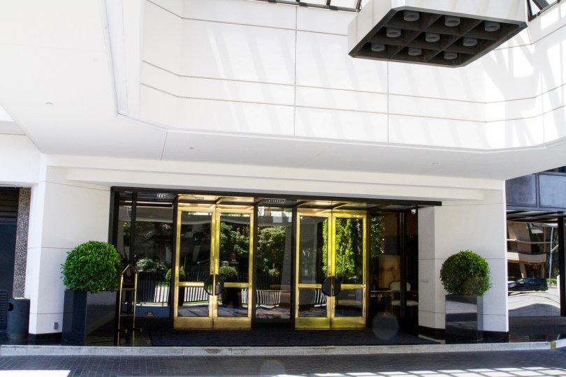 The landscaping at the Wilshire Lencrest in Westwood