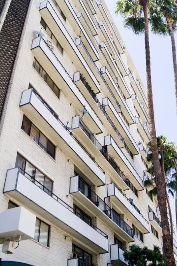 The parking for those at the Wilshire Lencrest