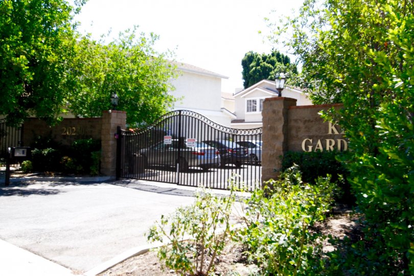 The drive up to Keswick Garden in Winnetka California