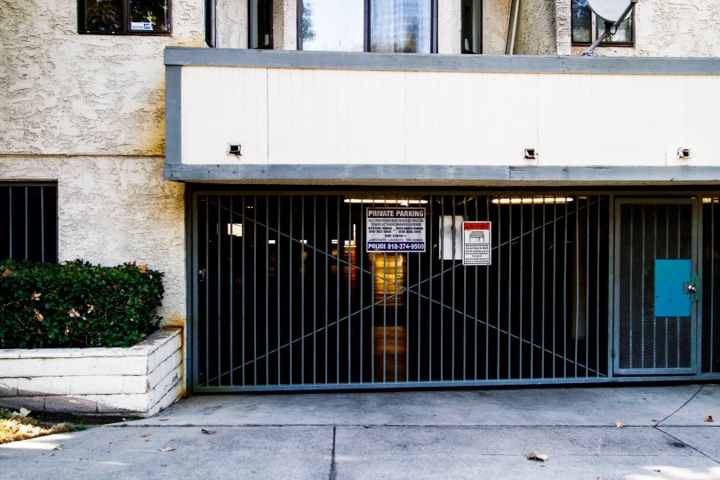 The parking for Del Valle Court in CA California