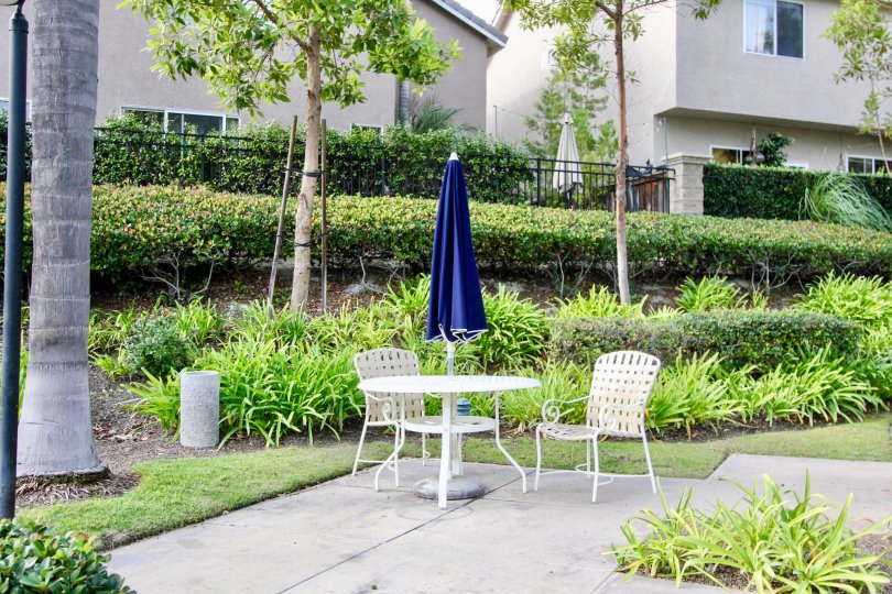 Outdoor seating spaces available at the Hamptons in Aliso Viejo, CA